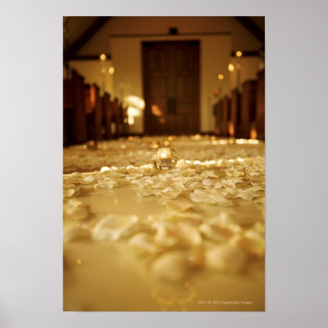 Póster Pétalos de flores en el suelo de la iglesia (Frente)