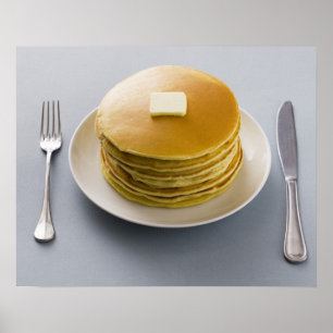 Póster Pieza de tortitas con mantequilla en un plato