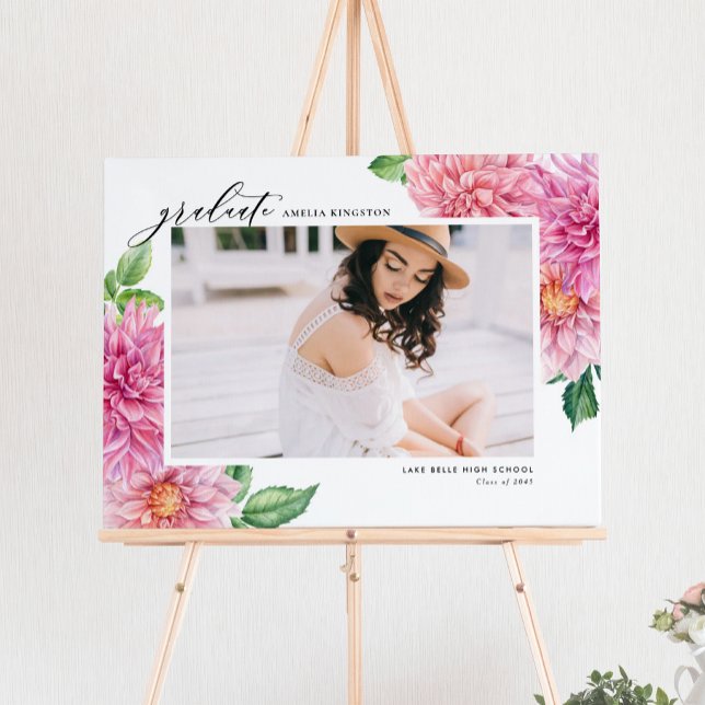 Póster Pink Dahlia Watercolor Botanical Graduation Photo (Congrats to the grad! Botanical photo graduation sign featuring watercolor pink dahlias flowers.)