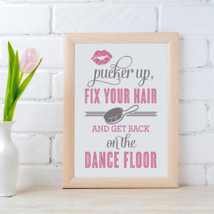 Póster Pink Pucker arriba y arregla el baño de tus damas 