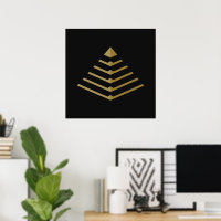 Pirámide Neo Deco de Circuitos de Oro Futurista