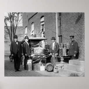 Póster Policía Con Alambique Incautado, 1922. Foto Antigu