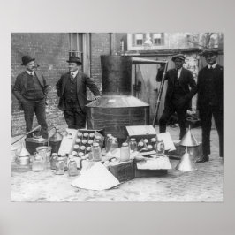 Póster Policía Con Alambique Incautado, 1922. Foto Antigu