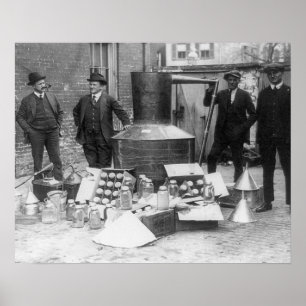 Póster Policía Con Alambique Incautado, 1922. Foto Antigu