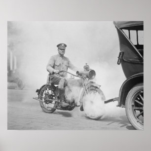 Póster Policía de motocicletas en servicio, 1923. Foto de