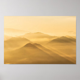 Póster Por la mañana niebla colinas capas amanecer