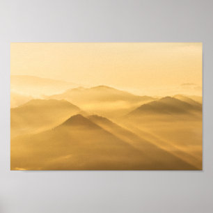 Póster Por la mañana niebla colinas capas amanecer