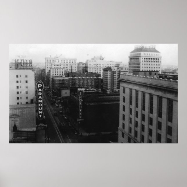 Póster Portland, OR vista de Broadway desde Main St. (Frente)