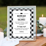 Póster Portón trasero celebra juego de ducha de la boda n<br><div class="desc">El cartel de matrimonio Jenga "Marriage is about Balance", con la temática de barbacoa, casual pero sofisticada, presenta un motivo de cerdito, texto personalizado con tipos de letra occidentales y elementos de diseño de banda y desplazamiento. Diseño y texto en blanco y negro con la coordinación del borde del patrón...</div>
