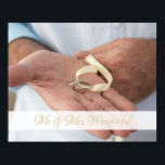 Póster Poster de Boda de fotos y nombre personalizado<br><div class="desc">Personaliza con tus nombres en una hermosa foto de estilo de boda de jardín con tema amarillo y azul. Señor y señora Maravillosa...  Un boda suena en la mano de un hombre con cinta amarilla. Hombre con camisa azul pálido sosteniendo cinta amarillo pálido. Intercambie la imagen por su cuenta.</div>