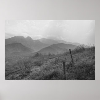 Póster Poster de las montañas blancas y negras.
