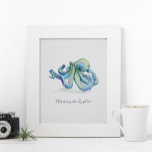 Póster Poster motivacional de octopus azul acuarela<br><div class="desc">Un poster atractivo y motivacional para habitaciones, baños y zonas de estar en su casa de playa tropical. Esta impresión muestra mi pulpo azul acuarela pintado a mano original en tonos verdes y azules con la frase "este es mi lugar de playa" ambientada en tipografía de escritura a la moda....</div>