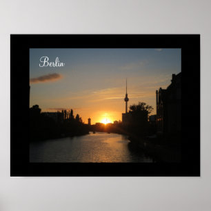 Póster Poster nocturno Fernsehturm en Berlín Alemania Sky