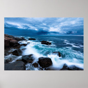 Póster Poster - Olas oceánicas se estrellan en la costa r