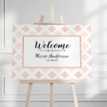 Póster Poster Rubor Damask Soft Peachy<br><div class="desc">Los suaves tonos de color rosa chispeante le dan un toque de romanticismo a su papelería. Personalice nuestra magnífica papelería con sus detalles del evento fácil y rápidamente, simplemente pulse el botón personalizar it. Se incluye el reverso de coordenadas. Los elementos coincidentes para completar la colección de eventos están disponibles...</div>