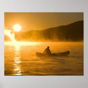 Póster Practicando canoa en Lily Bay al amanecer, Lago Mo