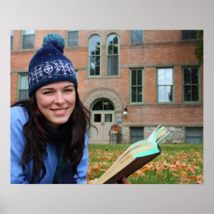 Póster Pretty college student studying in autumn leaves