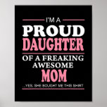 Póster Proud Daughter Of A Freaking Awesome Mom Gift<br><div class="desc">Proud Daughter Of A Freaking Awesome Mom Gift Idea Gift. Perfect gift for your dad,  mom,  papa,  men,  women,  friend and family members on Thanksgiving Day,  Christmas Day,  Mothers Day,  Fathers Day,  4th of July,  1776 Independent day,  Veterans Day,  Halloween Day,  Patrick's Day</div>