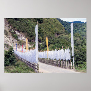 Póster Puente con banderas budistas de oración - Bután