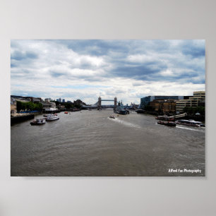 Póster Puente de la Torre y paisaje del río Támesis