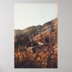 PÓSTER PUENTE DE MADERA MARRÓN EN LA MONTAÑA ROCA MARR