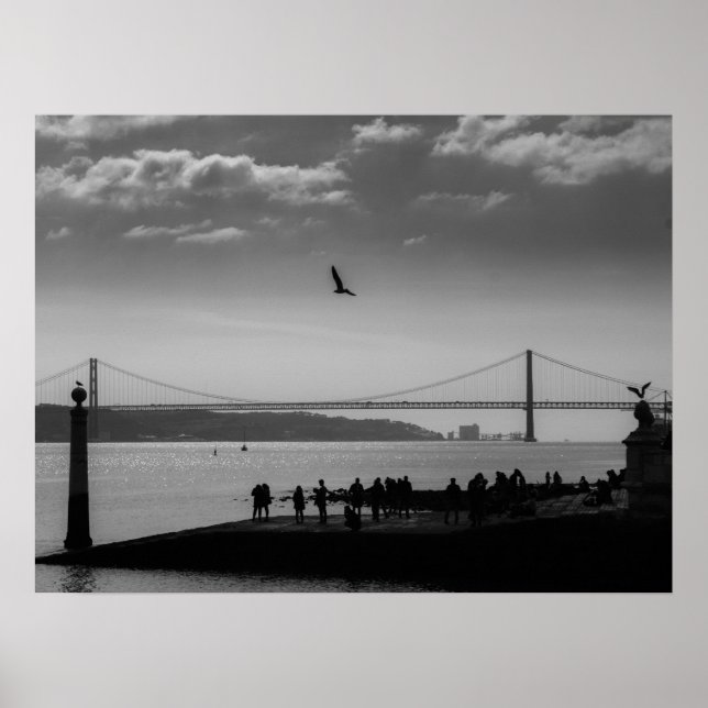 Póster Puente de suspensión en Lisboa foto en blanco y ne (Frente)