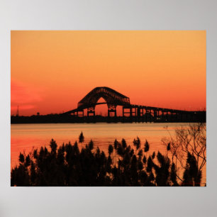 Póster Puente dominante a través del poster de la puesta