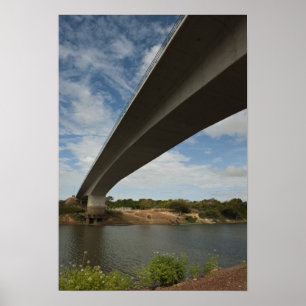 Póster Puente que conecta Guyana con Brasil sobre el Taku