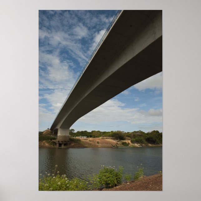 Póster Puente que conecta Guyana con Brasil sobre el Taku (Frente)