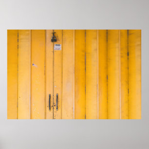PÓSTER PUERTA DE MADERA AMARILLA CERRADA CON RELOJ