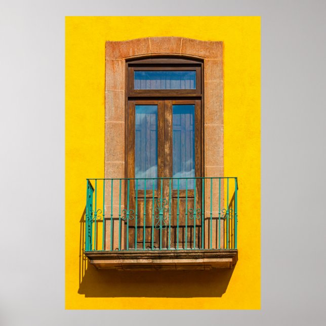 Póster Puerta de madera azul sobre un edificio de hormigó (Frente)