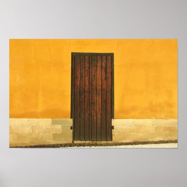 Póster Puerta de madera en pared amarilla (Frente)