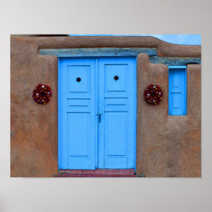 Póster Puertas azules y coronas de Rista en Taos Adobe