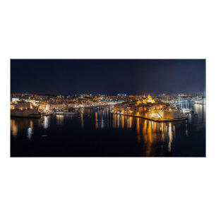 Póster Puerto de Malta iluminado por la noche