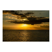Puesta de sol dorada en el océano Cozumel México