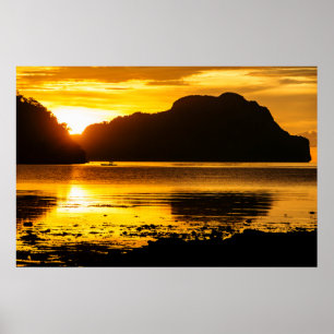 Póster Puesta de sol dorada sobre la bahía