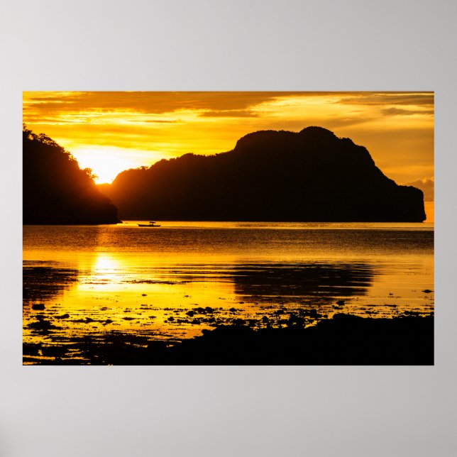 Póster Puesta de sol dorada sobre la bahía (Frente)