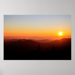 Póster Puesta de sol naranja romántica en la montaña