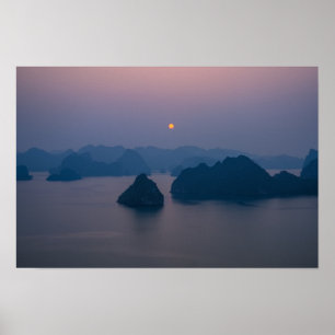 Póster Puesta de sol sobre la bahía de Halong - Vietnam,