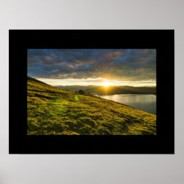 Póster Puesta de sol sobre las montañas