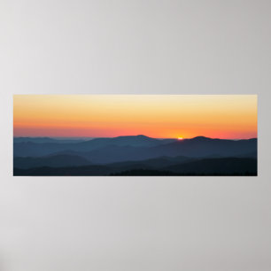 Póster Puesta del sol ahumada de la montaña