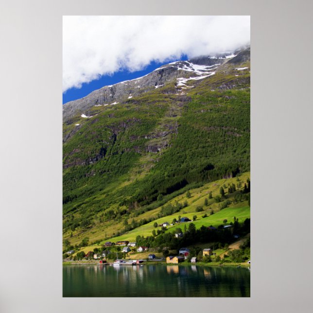 Póster Quaint Village por el fiordo, Noruega (Frente)