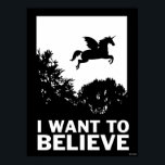 Póster Quiero creer<br><div class="desc">"I Want To Believe" gráfico pegasus diseñado por bCreative muestra la silueta de un pegasus que vuela sobre los árboles! ¡Esto es un gran regalo para la familia, los amigos o un regalo para usted mismo! Este gráfico divertido es una gran adición al estilo de cualquiera. bCreative es un creador...</div>