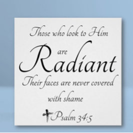 Póster Radiante en él