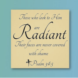 Póster Radiante en él