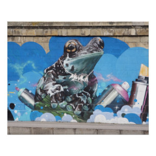 Póster Rana Guay entre graffitis en latas de aerosol