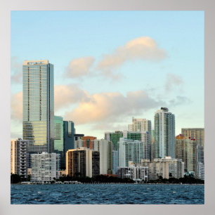 Póster Rascacielos de Miami contra el cielo claro ancho