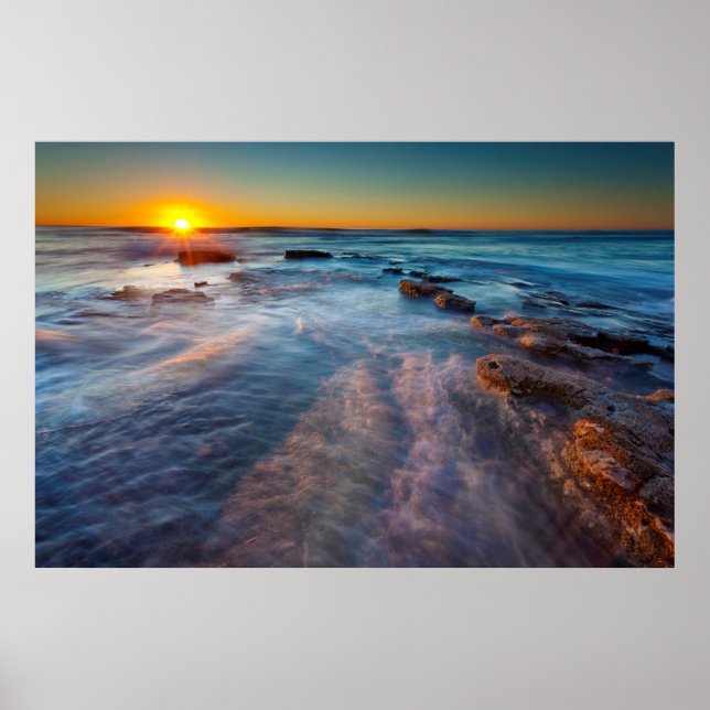 Póster Rayos de sol iluminan el Océano Pacífico (Frente)