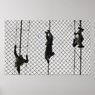 Póster reclutas que completan un obstáculo