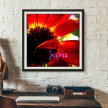 Póster Red Gerber Daisy Closeup Foto Audaz Inspiración Mo<br><div class="desc">"Inspira". Una foto de primer plano de una vibrante margarita roja y amarilla le recordará un cálido día de verano. Relájese y experimente la inspiración de esta fotografía cada vez que mire esta impresionante y gráfica impresión poster. ¡Hace un gran regalo edificante y inspirador! Usted puede personalizar fácilmente este poster...</div>